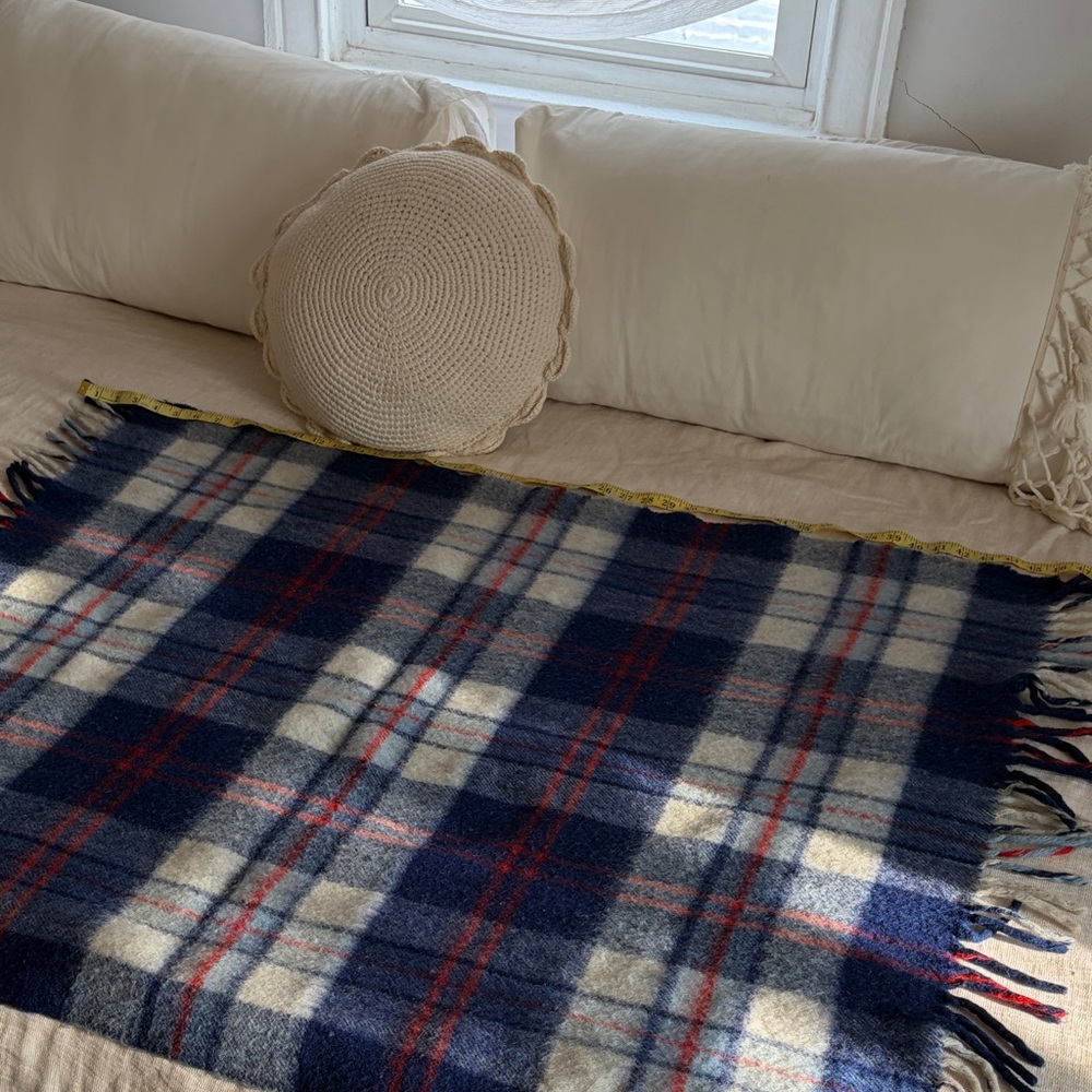 Vintage Tartan Plaid Wool Fringe Throw Blanket - Picture 5 of 6